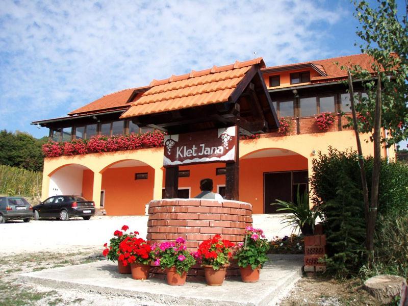 יאסטרברסקו Klet Jana Bed & Breakfast מראה חיצוני תמונה